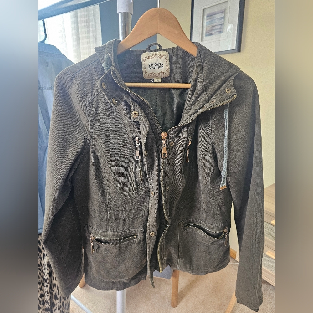 Zenana Outfitters: Olive/Army Green Zipper-Button Hooded Utility Jacket | NWOT💛